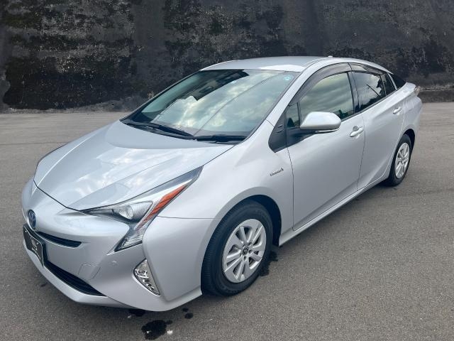 Toyota Prius - Japan Wheels