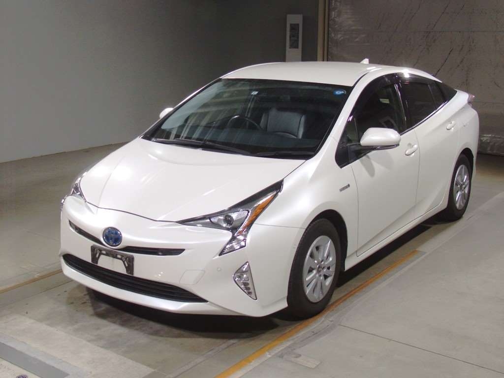 TOYOTA PRIUS S SAFETY PLUS - Japan Wheels